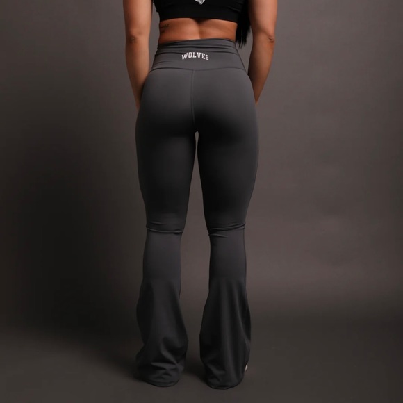 DUAL GEORGIA" ENERGY FLARE
LEGGINGS IN WOLF GRAY - Picture 5 of 12